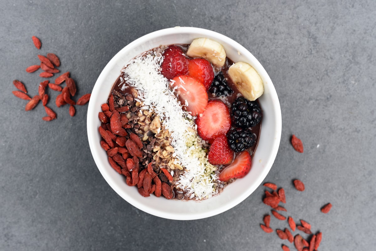 Smoothie bowl con frutas y granola